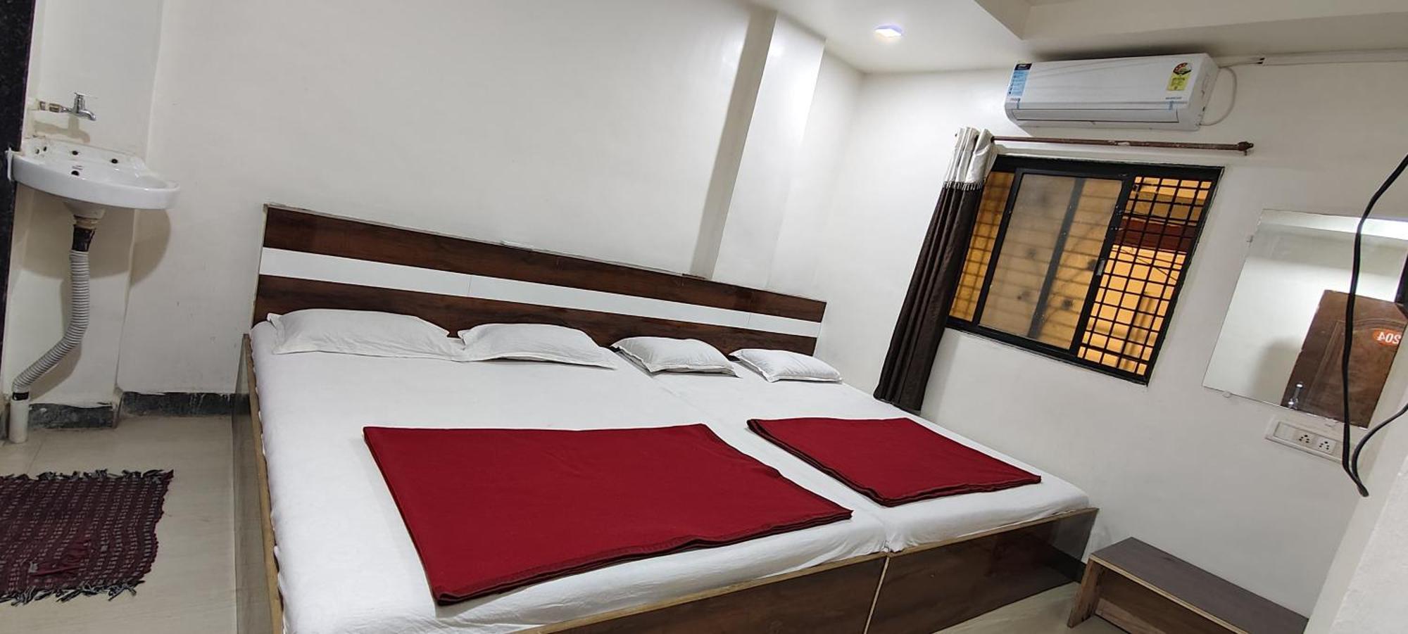 Sai Ganesh Guest House Shirdi Room photo